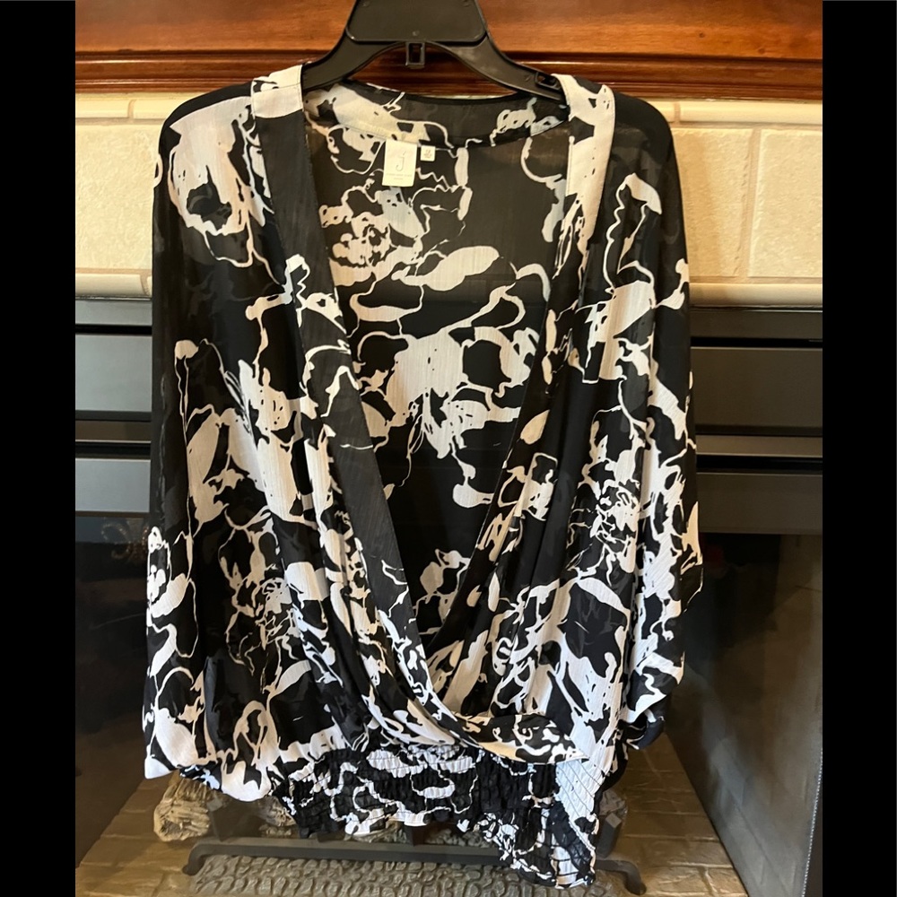 Ladies black and white blouse